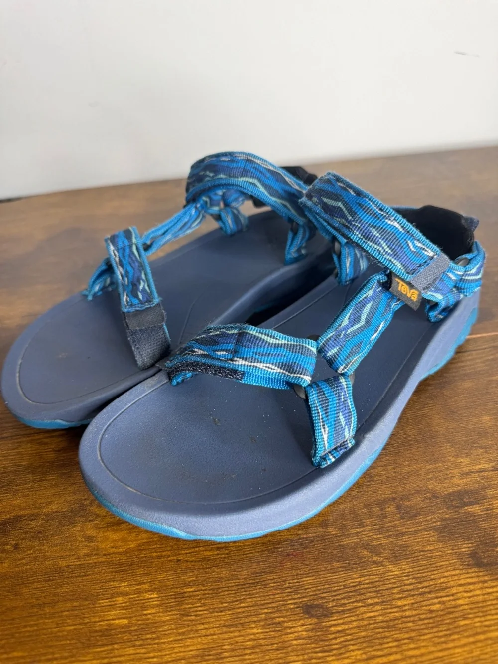 Teva Hurricane XLT2 (size 3) blue sandals